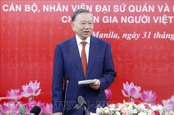 Tổng Bí thư, Chủ tịch nước và Phu nhân gặp gỡ cộng đồng người Việt Nam tại Philippines
