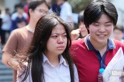 Đề Toán thi vào 10 Hà Nội: Tính phân hóa cao, thí sinh bật khóc khi rời phòng thi