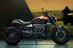 Top 10 môtô cruiser đẹp nhất năm 2026: Triumph Rocket 3 Storm R đứng đầu