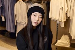 Siêu mẫu Han Hye Jin khoe vóc dáng săn chắc đáng ngưỡng mộ ở tuổi 42