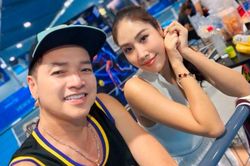 Nghệ sĩ Quang Minh hạnh phúc bên vợ kém 37 tuổi vào cuối tuần