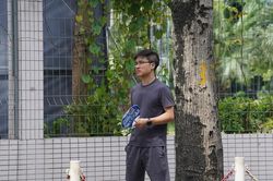 Thi vào lớp 10 ở Hà Nội: Thí sinh vượt qua biến cố gia đình, buổi thi nào cũng ôm mẹ thật chặt