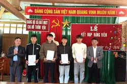 Phát triển đảng viên ở Bát Mọt