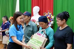 Lan tỏa yêu thương nơi biên cương, chăm sóc sức khỏe nhân dân xã Na Mèo