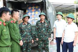 Chủ tịch UBND tỉnh Bắc Ninh Phạm Hoàng Sơn động viên Nhân dân và lực lượng giải phóng mặt bằng sân bay Gia Bình