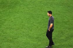 Mikel Arteta và cuộc cách mạng hàng công Arsenal sau thất bại tại Champions League