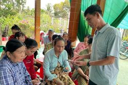 Tận tụy với việc Đảng, việc dân