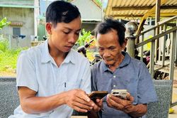 Xây 'thành lũy' niềm tin từ buôn làng - Kỳ 2: Dựng 'lá chắn' từ cơ sở