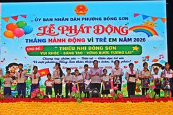 Phường Bồng Sơn tặng quà cho 400 trẻ em dịp Quốc tế thiếu nhi