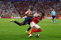 Những tình huống gây tranh cãi trong chiến thắng nghẹt thở của PSG trước Arsenal