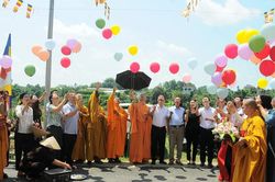 Đông đảo tăng ni, phật tử dự Đại lễ Phật đản Phật lịch 2570 tại chùa Tùng Lâm Ngọc Am