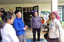 Trưởng thôn 29 tuổi 'cầm tay chỉ việc' giúp dân thoát nghèo ở Y Tý