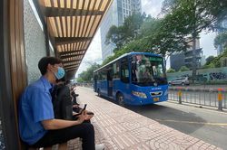 TPHCM tính đưa xe buýt mini vào khu dân cư để 'gom khách' cho metro