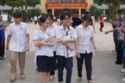 Những khoảnh khắc đầy cảm xúc trong kỳ thi vào lớp 10 tại Hà Nội