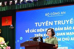Xây dựng những 'đại sứ an toàn số' nhí trong Công an nhân dân