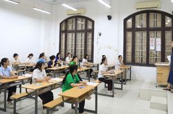 Thí sinh Hà Nội thi môn Toán vào lớp 10