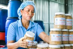 Biển đông tình nghĩa vợ chồng