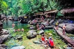 Giữ hồn văn hóa, phát triển du lịch xanh ở vùng miền núi phía Tây xứ Huế