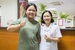 Nữ sinh ung thư máu ôm giấc mơ học hai ngoại ngữ để đưa bà đi du lịch