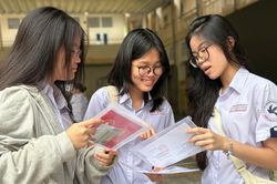 Sáng nay, hơn 150.000 thí sinh làm thủ tục thi lớp 10 tại TP.HCM