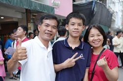 Sĩ tử Hà Nội vỡ òa cảm xúc sau khi hoàn thành kỳ thi vào lớp 10