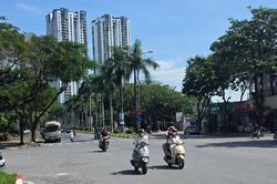 Hà Nội nắng nóng, nhiệt độ cao nhất 37 độ C