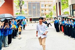 Kỳ thi vào lớp 10 tại phường Hoàng Mai: Ấm áp những vòng tay tiếp sức