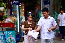 Hình ảnh sĩ tử Hà Nội trước giờ làm bài thi môn Toán lớp 10