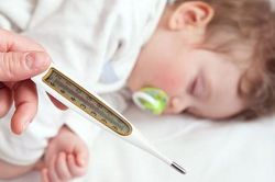 Mùa hè cảnh giác với sốt virus ở trẻ em
