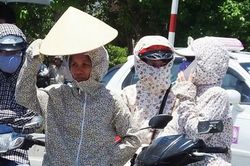 Nắng nóng gia tăng ở Bắc bộ, dự báo kéo dài nhiều ngày tới