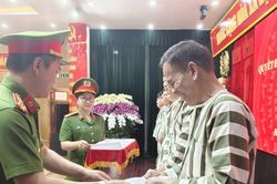 'Ngày về' của 74 phạm nhân trại tạm giam số 1 - Công an Hà Nội