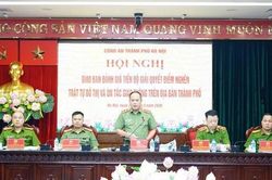 Gi&aacute;m đốc C&ocirc;ng an H&agrave; Nội: 'Kh&ocirc;ng để vi phạm nhỏ nhưng l&agrave;m ảnh hưởng đến c&ocirc;ng sức của cả hệ thống'