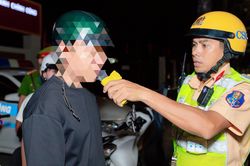 Hơn 100 tài xế dính nồng độ cồn trên 'phố ăn nhậu' tại Đồng Nai