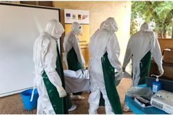 Nỗi lo Ebola lan đến châu Âu và châu Mỹ