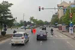 Cục CSGT nói lý do không được quay đầu xe khi đèn rẽ trái chuyển đỏ