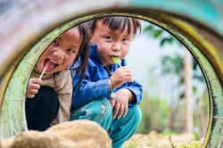Giúp trẻ học cách thấu cảm