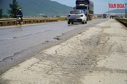 Nơm nớp di chuyển trên đường vào Khu kinh tế Vũng Áng