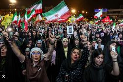 [Video] Tehran phô diễn tàu tấn công mới nhân kỷ niệm 90 ngày xung đột