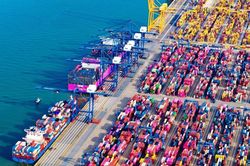Khơi th&ocirc;ng động lực tăng trưởng từ cải c&aacute;ch thể chế