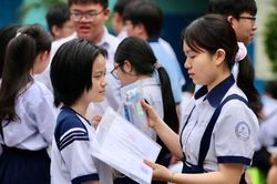 Gần 152.000 thí sinh TPHCM bước vào kỳ thi lớp 10: Hồi hộp đề thi ngữ văn