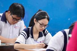Gần 152.000 thí sinh TPHCM bước vào kỳ thi lớp 10: Hồi hộp đề thi ngữ văn