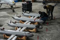 Ukraine tung hàng trăm UAV tấn công hạ tầng dầu mỏ ở Nga