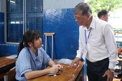 Những khoảnh khắc đẹp trong ngày thi lớp 10 ở TPHCM