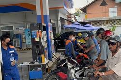 Ngày đầu bán xăng E10 toàn quốc: Người dùng phản ứng ra sao?