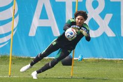 Thủ môn huyền thoại Mexico cân bằng kỷ lục World Cup của Messi, Ronaldo