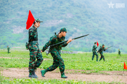 '3 tiếng nổ' tôi luyện bản lĩnh chiến sĩ mới