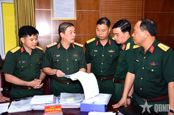Thượng tướng Trương Thiên Tô kiểm tra, nắm tình hình tại Sư đoàn 3