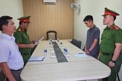 Giả danh cán bộ lừa 'chạy sổ đỏ'