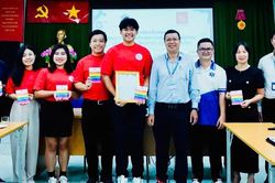 Nam sinh 'dệt' mạng lưới cứu hộ tại cộng đồng