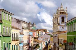 Khám phá khu phố đầy màu sắc từng là thủ đô đầu tiên của Brazil